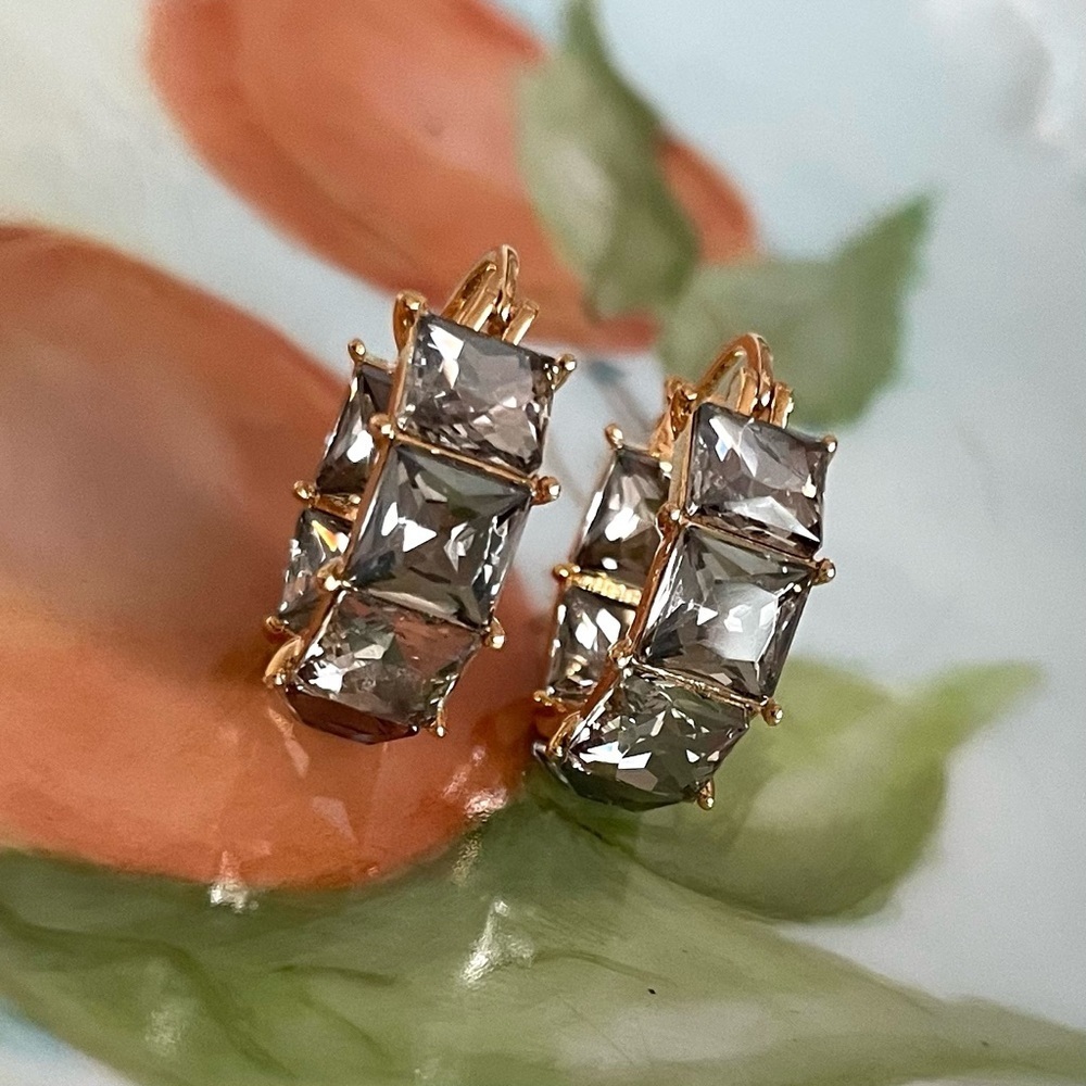 ✨Anthropologie Cecilia Earrings - Picture 5 of 8